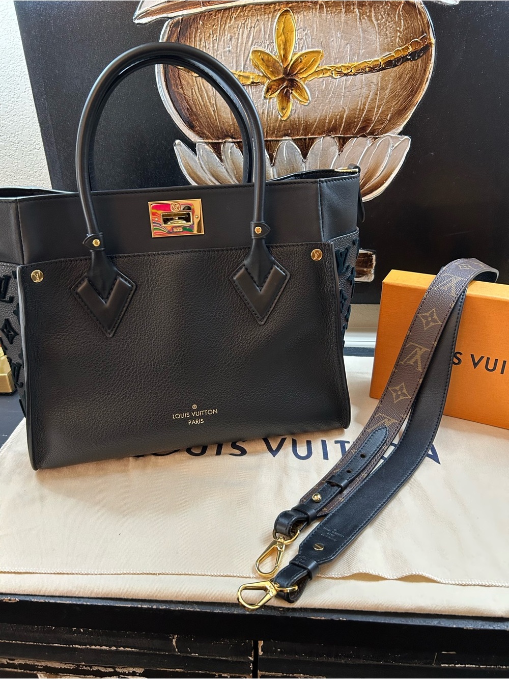Authentic Louis Vuitton On My Side MM - Picture 8 of 15